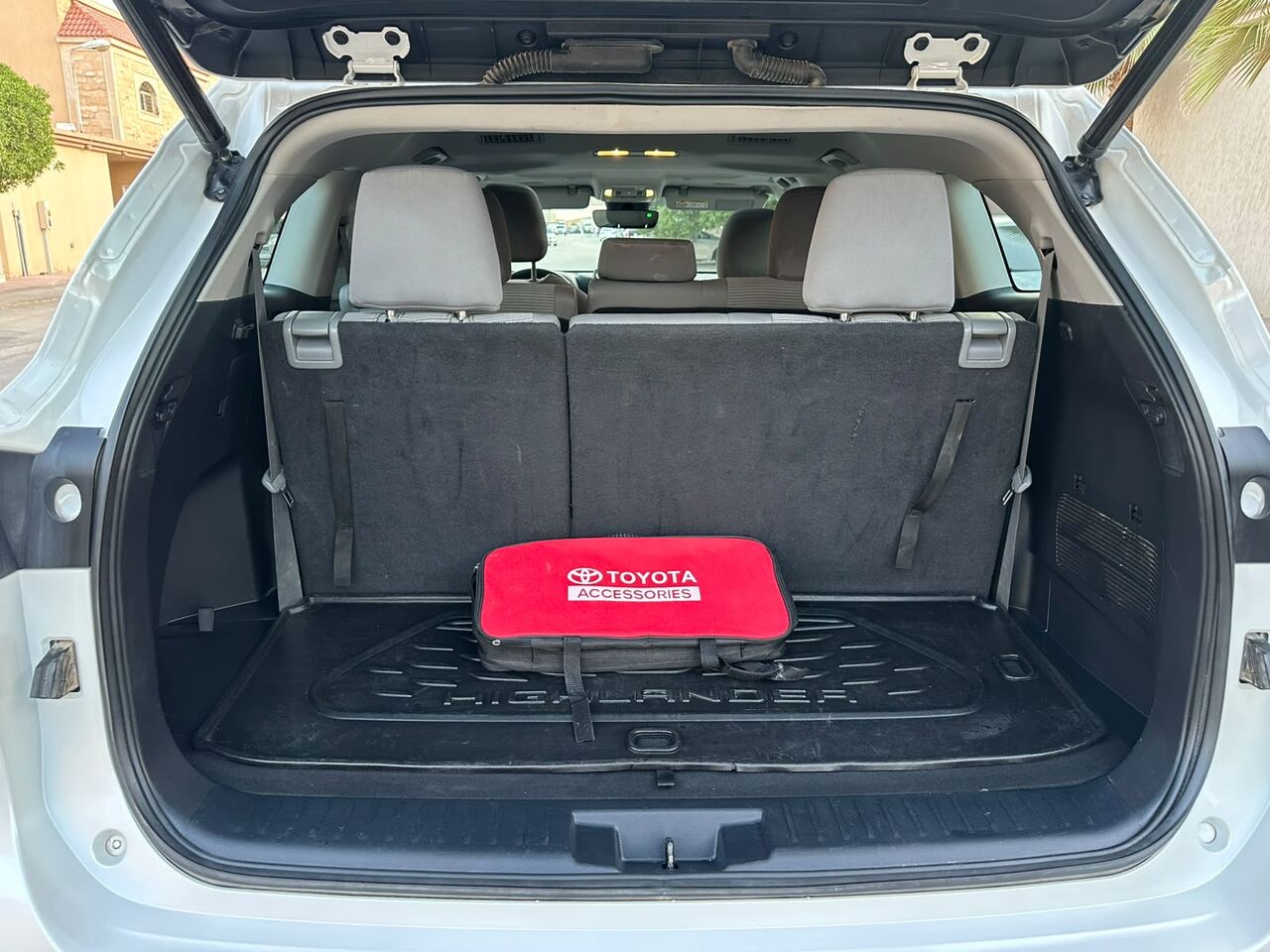 Riyadh, Vehicles, Cars & Trucks , SAR 130000,  Toyota Highlander Hybrid GLE,  2023,  Automatic,  45000 KM,   Toyota Highlander (Hybrid GLE) Wi Sunroof Very Low Odo No Accident History 1st Owner