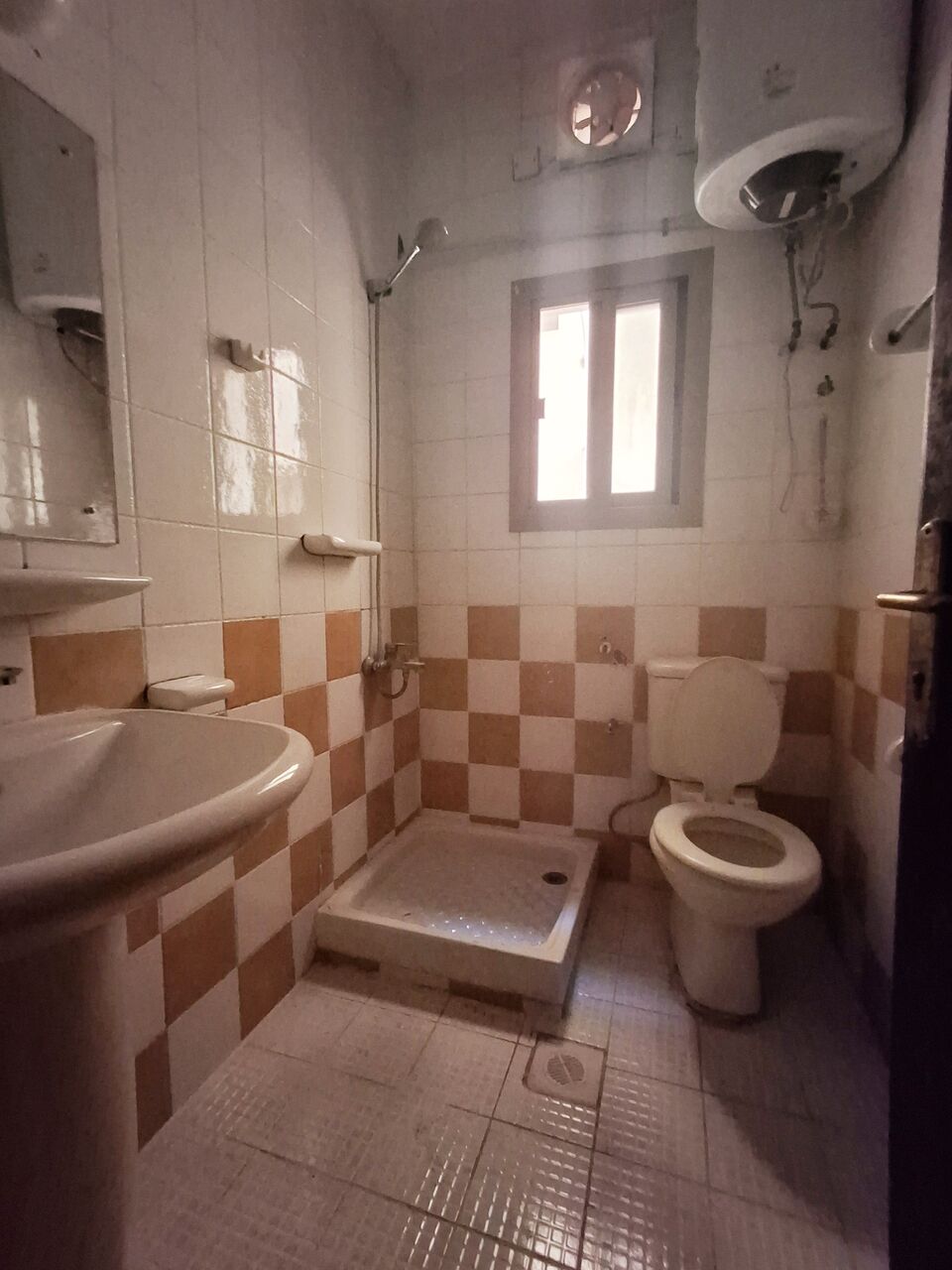 Gudaibiya, Apartments, Flats, Houses & Villas, BHD 170/month,  2 BR,  -Very Neet Semi Furnished 2 BHK Flat Without Ewa @170/BD In Gudaibiya