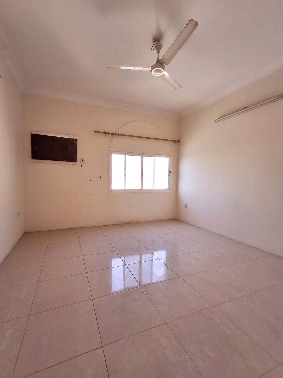 Gudaibiya, Apartments, Flats, Houses & Villas, BHD 170/month,  2 BR,  Very Spacious UN Furnished 2 BHK Flat Without Ewa @170 BD In Gudaibiya