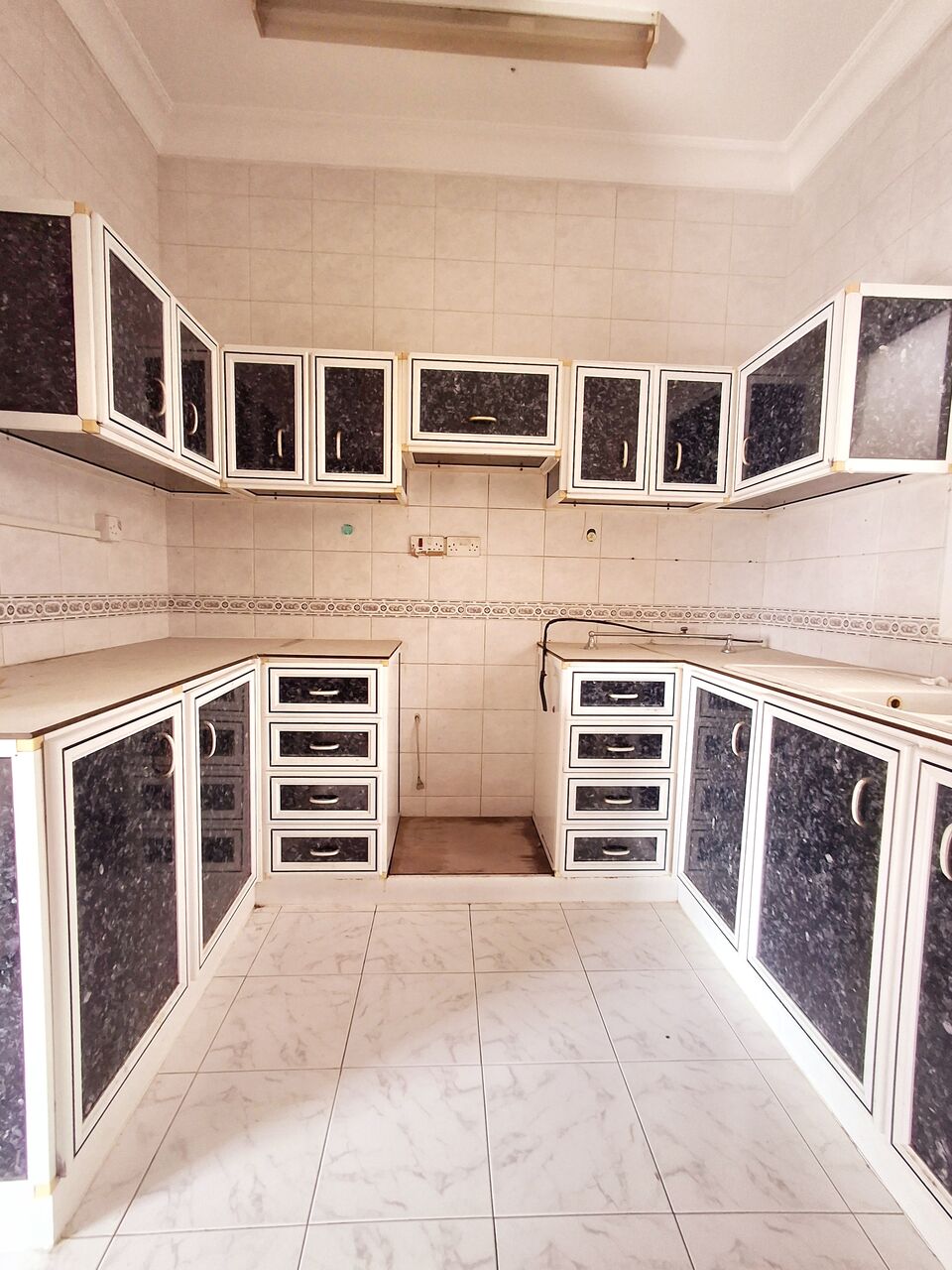 Gudaibiya, Apartments, Flats, Houses & Villas, BHD 170/month,  2 BR,  Very Spacious UN Furnished 2 BHK Flat Without Ewa @170 BD In Gudaibiya