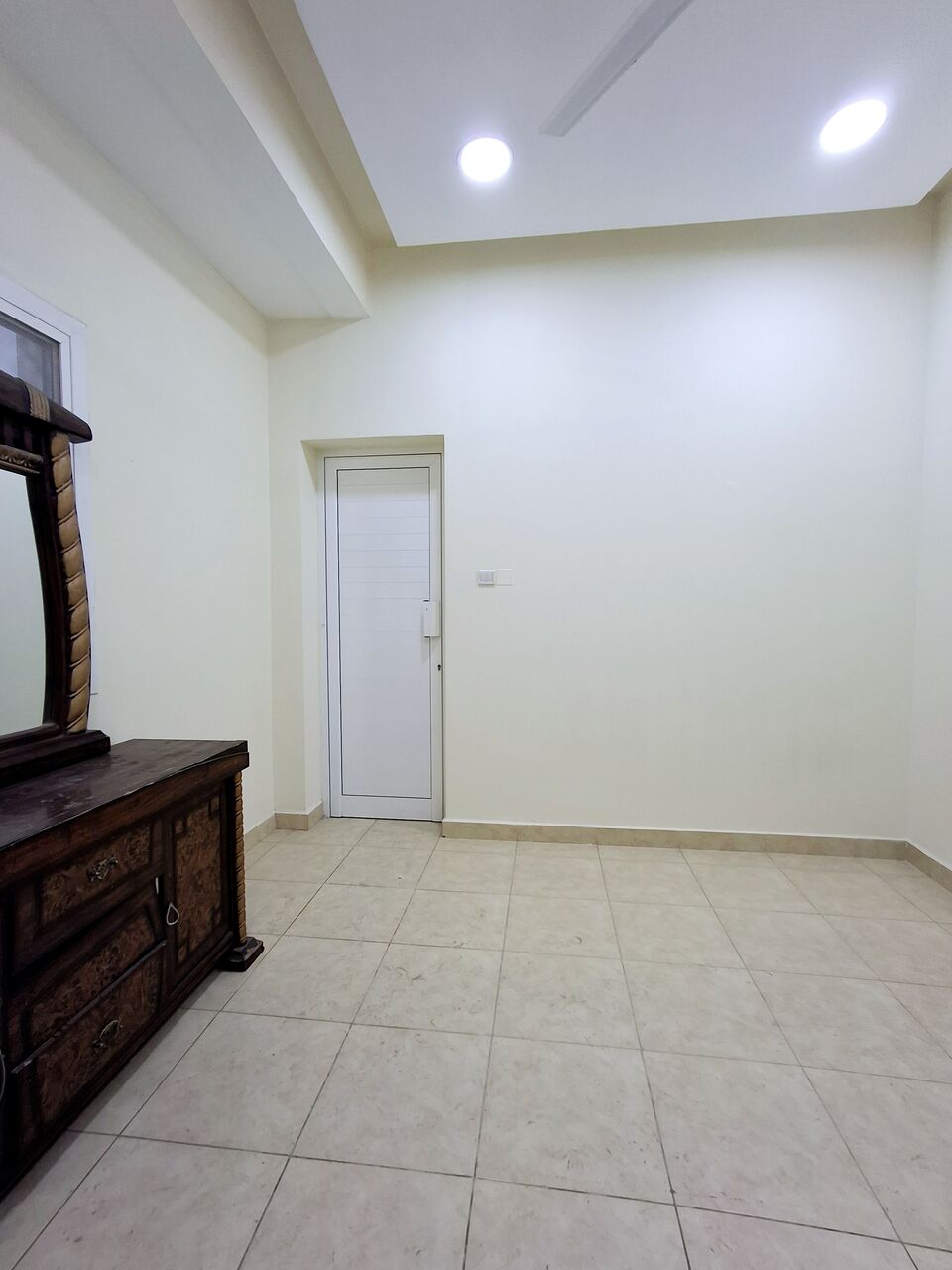 Gudaibiya, Apartments, Flats, Houses & Villas, BHD 220/month,  2 BR,  - Very Neet Semi Furnished 2 BHK Flat With Ewa @220/BD In Gudaibiya