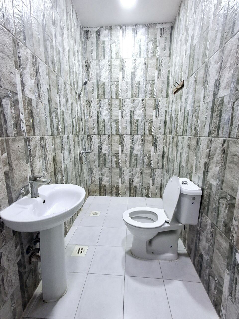 Gudaibiya, Apartments, Flats, Houses & Villas, BHD 220/month,  2 BR,  - Very Neet Semi Furnished 2 BHK Flat With Ewa @220/BD In Gudaibiya