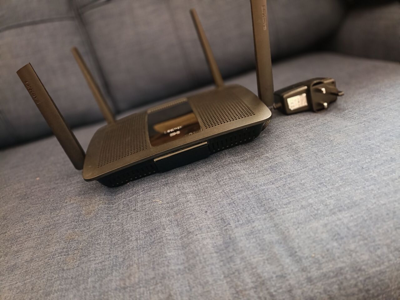 Dammam, Computers, SAR 120,  Linksys EA8500 Max-Stream AC2600 MU-MIMO Smart Wi-Fi Router &ndash; Excellent Condition