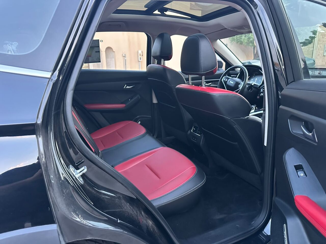 Riyadh, Vehicles, Cars & Trucks , SAR 62000,  HAVAL Julion Pro GWM,  2025,  Automatic,  53000 KM,    Full Options With Sunroof N AWD (2nd Owner)