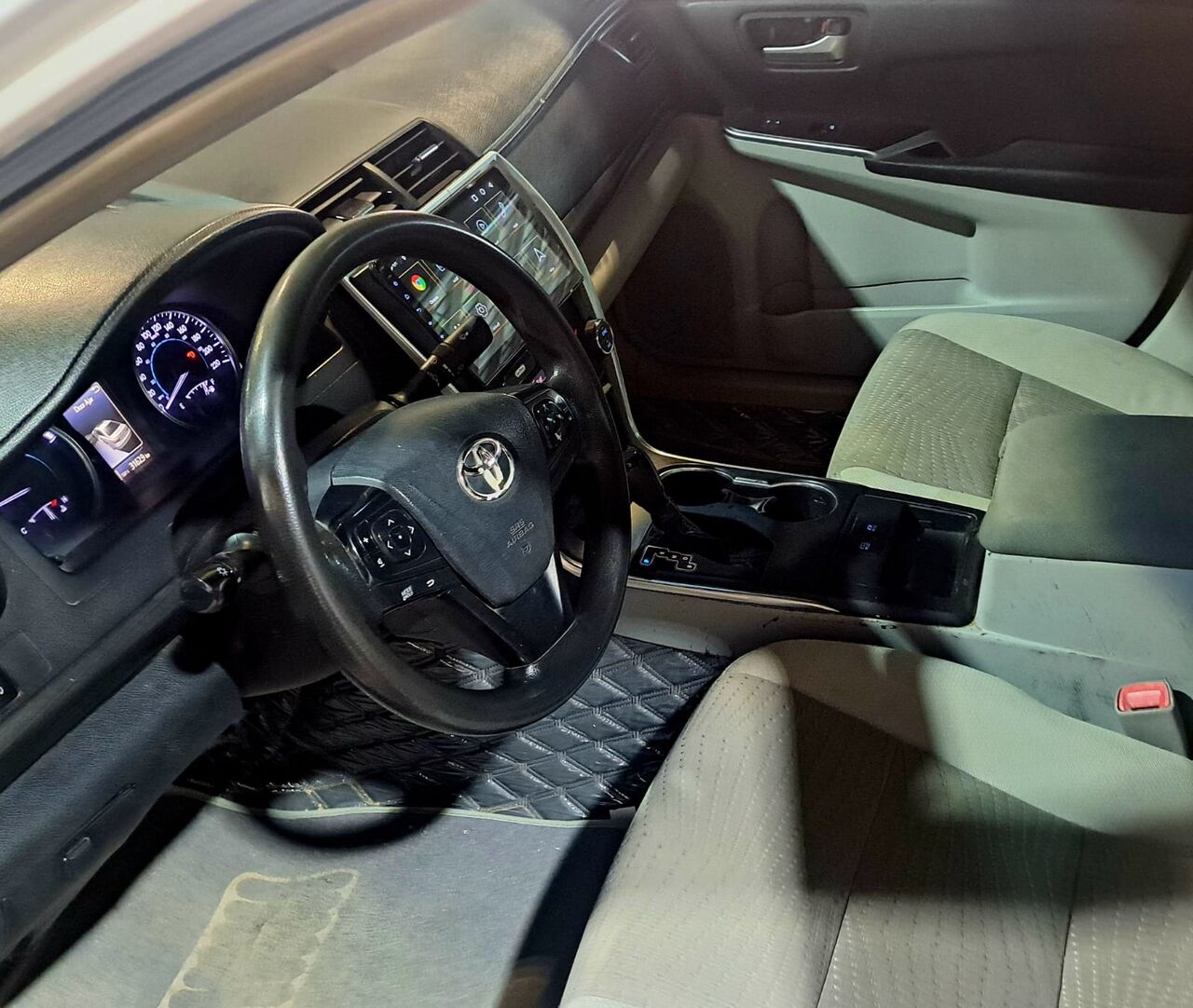 Riyadh, Vehicles, Cars & Trucks , SAR 47500,  TOYOTA CAMRY LE HYBRID,  2017,  Automatic,  175000 KM,  MID OPTION  ALLOYS A  WHEELS PUSH START KEY LESS ENTRY(BASMA)