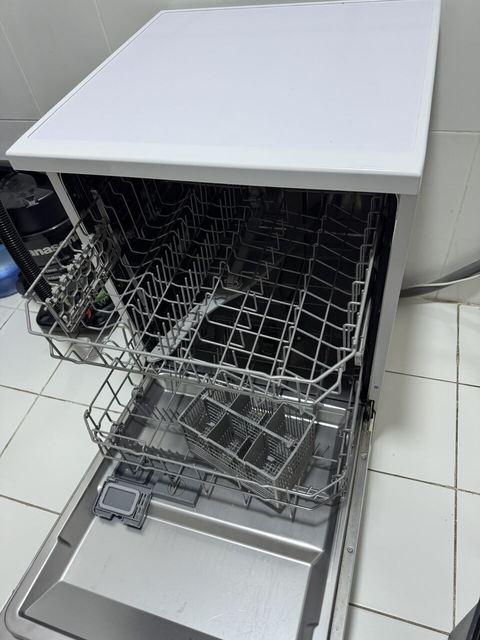 Madinat Al Ummal, Appliances, SAR 650,  Midea Dishwasher 6 Programs