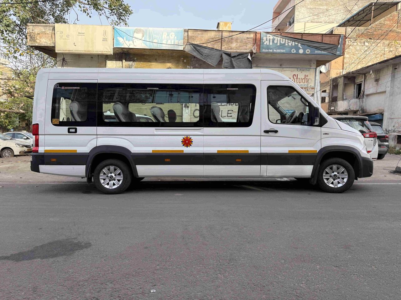 Jaipur, Travel, Reliable 10 Seater Force Urbania Hire In Jaipur