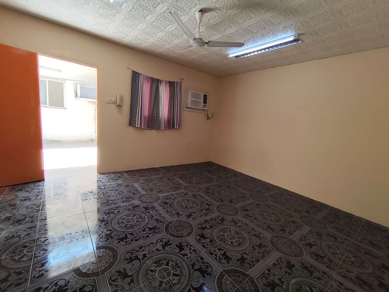 Sanabis, Apartments, Flats, Houses & Villas, BHD 130/year,  1 BR,  Sanabis:- Rooftop Studio Flat On Rent With Unlimited Ewa..