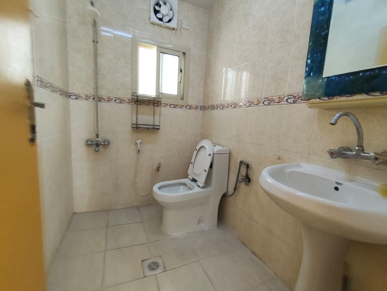 Sanabis, Apartments, Flats, Houses & Villas, BHD 130/year,  1 BR,  Sanabis:- Rooftop Studio Flat On Rent With Unlimited Ewa..
