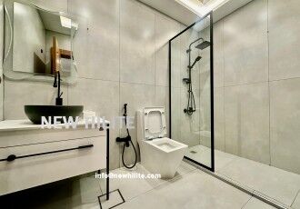 Kuwait City, Villas, KWD 750,  Renovated 3BR Floor For Rent In Al-Qurain