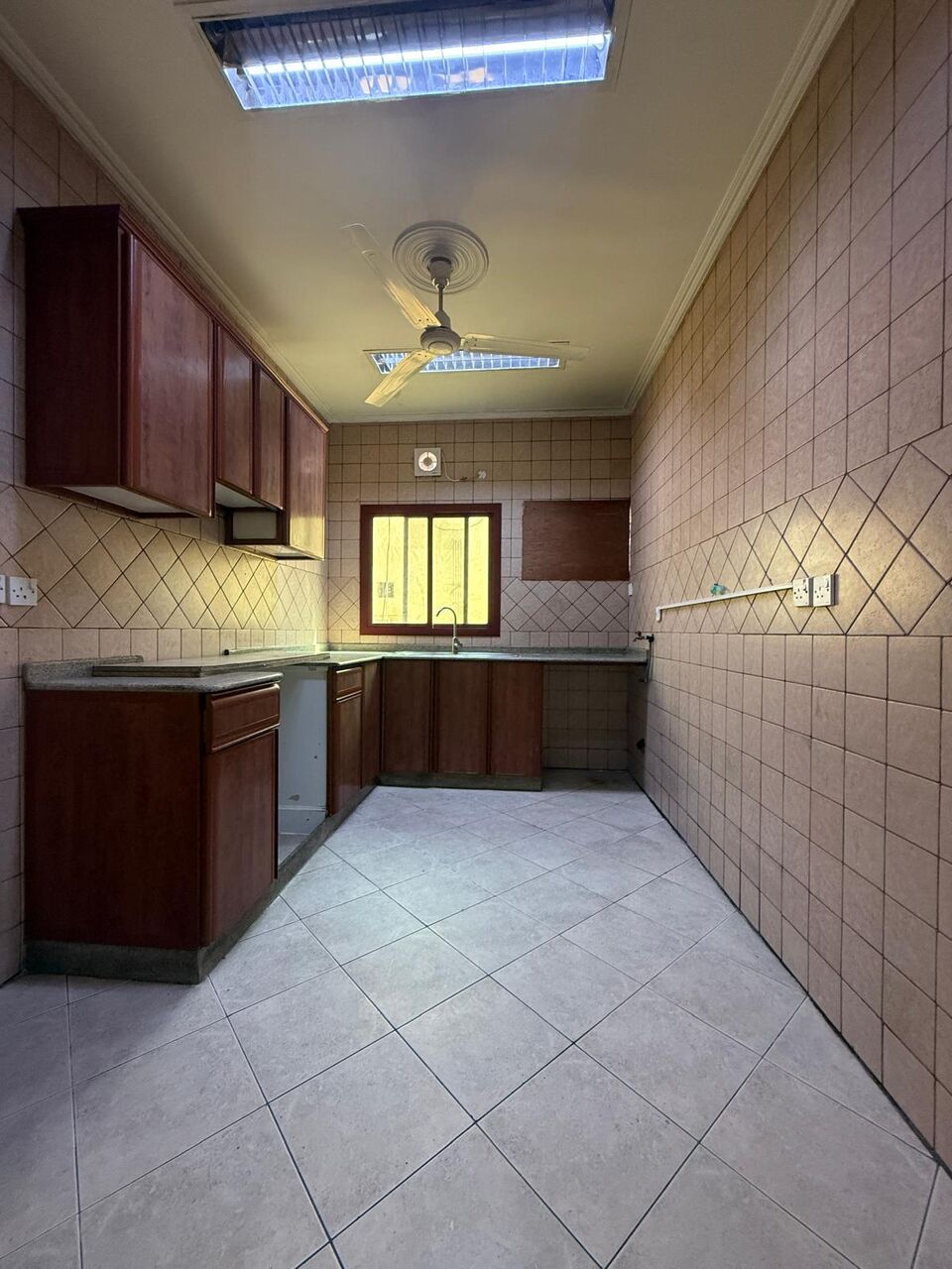 Hoora, Apartments, Flats, Houses & Villas, BHD 200/month,  2 BR,  *****1 Bath FLAT FOR RENT IN Hoora @ Including Ewa******