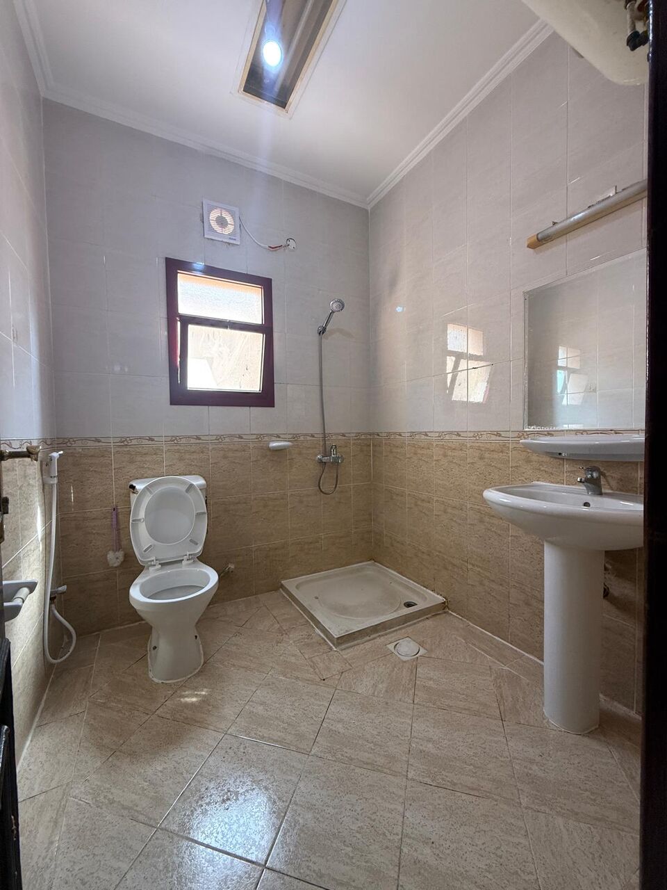 Hoora, Apartments, Flats, Houses & Villas, BHD 200/month,  2 BR,  *****1 Bath FLAT FOR RENT IN Hoora @ Including Ewa******