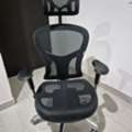SAR 500,  كرسي مكتب متين وبحالة جيدة SIHOO M18 Office Chair