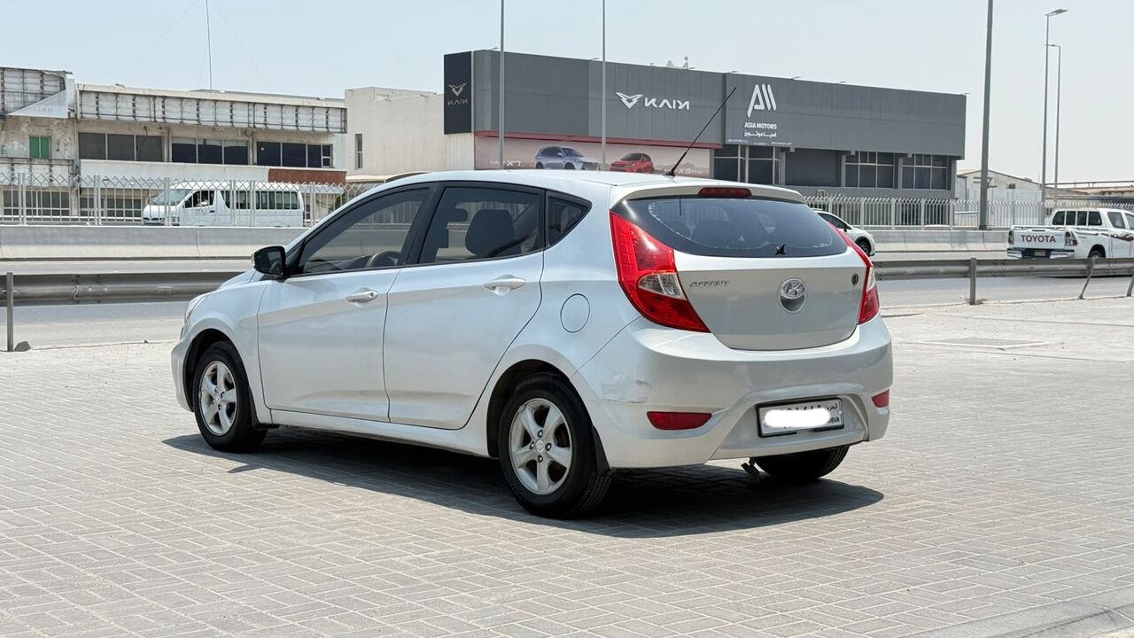 Manama, Vehicles, Cars & Trucks , BHD 1450,  Hyundai Accent,  2015,  Automatic,  198100 KM,    (Silver)
