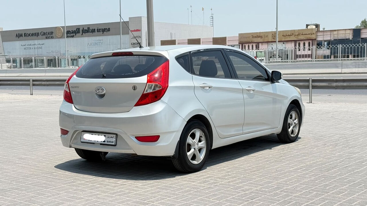 Manama, Vehicles, Cars & Trucks , BHD 1450,  Hyundai Accent,  2015,  Automatic,  198100 KM,    (Silver)