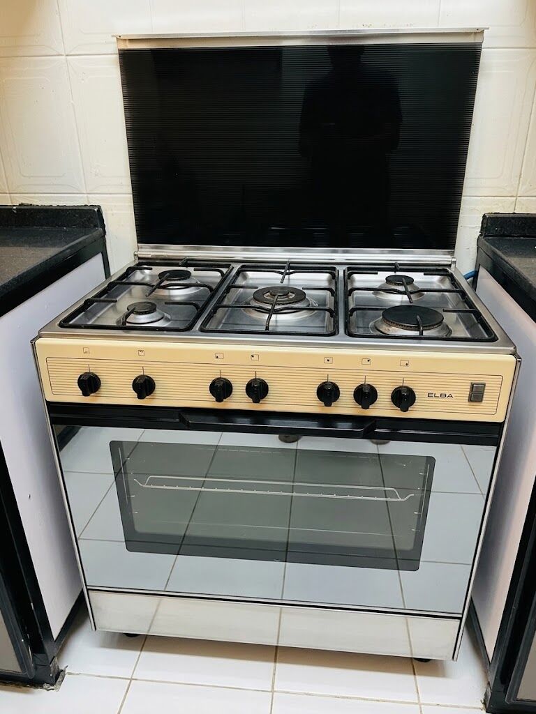 Riyadh, Household Items, SAR 400,  Stove Cylinder And Cot For Sale