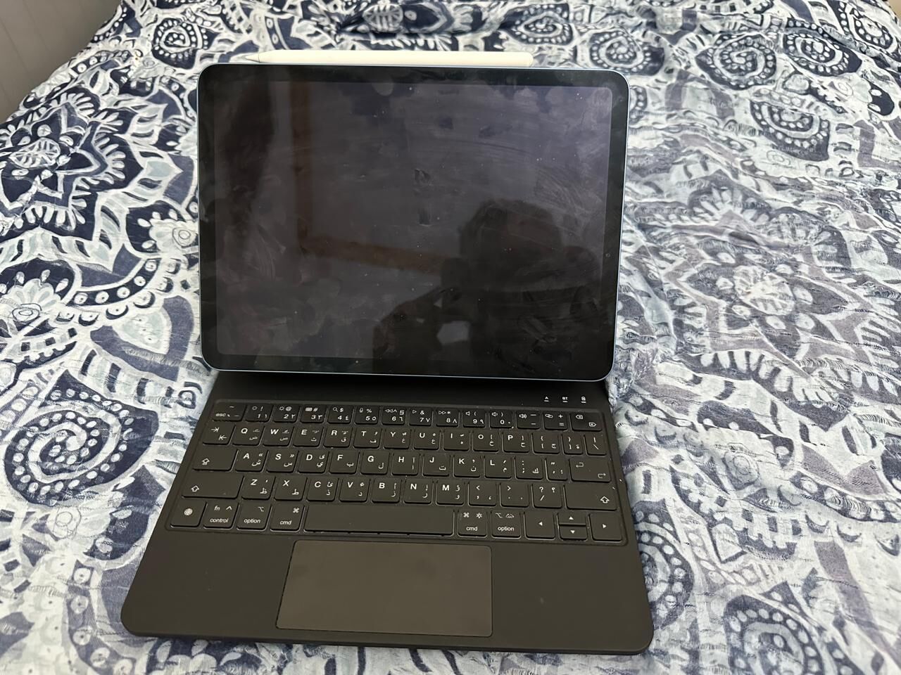 Riyadh, Mobile Phones, SAR 1600,  IPad Air 5th Generation (64GB) With Apple Pencil 2 And Keyboard