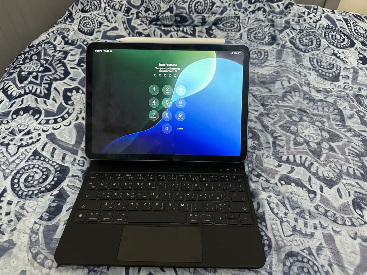Riyadh, Mobile Phones, SAR 1600,  IPad Air 5th Generation (64GB) With Apple Pencil 2 And Keyboard