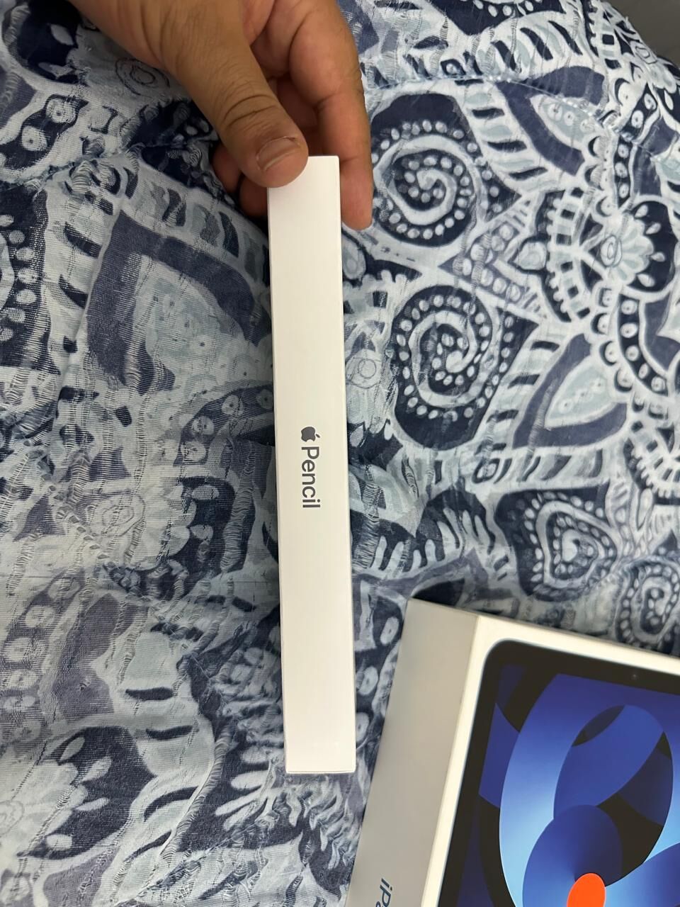 Riyadh, Mobile Phones, SAR 1600,  IPad Air 5th Generation (64GB) With Apple Pencil 2 And Keyboard