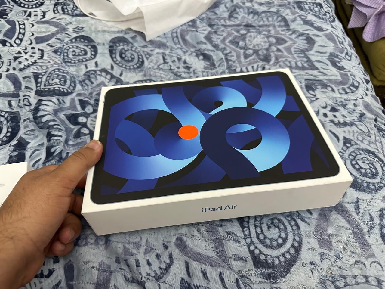 Riyadh, Mobile Phones, SAR 1600,  IPad Air 5th Generation (64GB) With Apple Pencil 2 And Keyboard