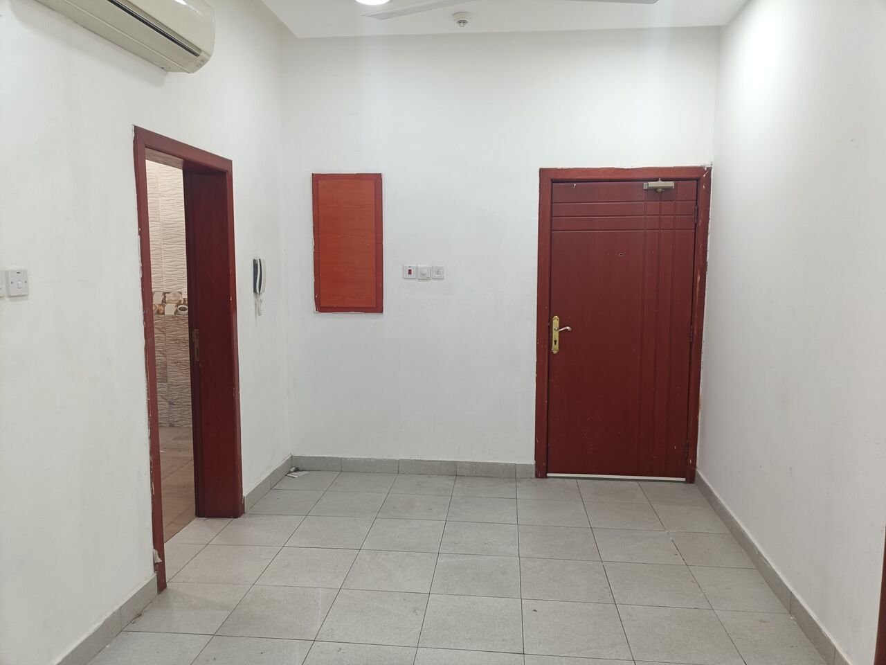 Zinj, Apartments, Flats, Houses & Villas, BHD 200/month,  1 BR,  130 Sq. Meter,  Semi Furnished 1bhk With Ewa
