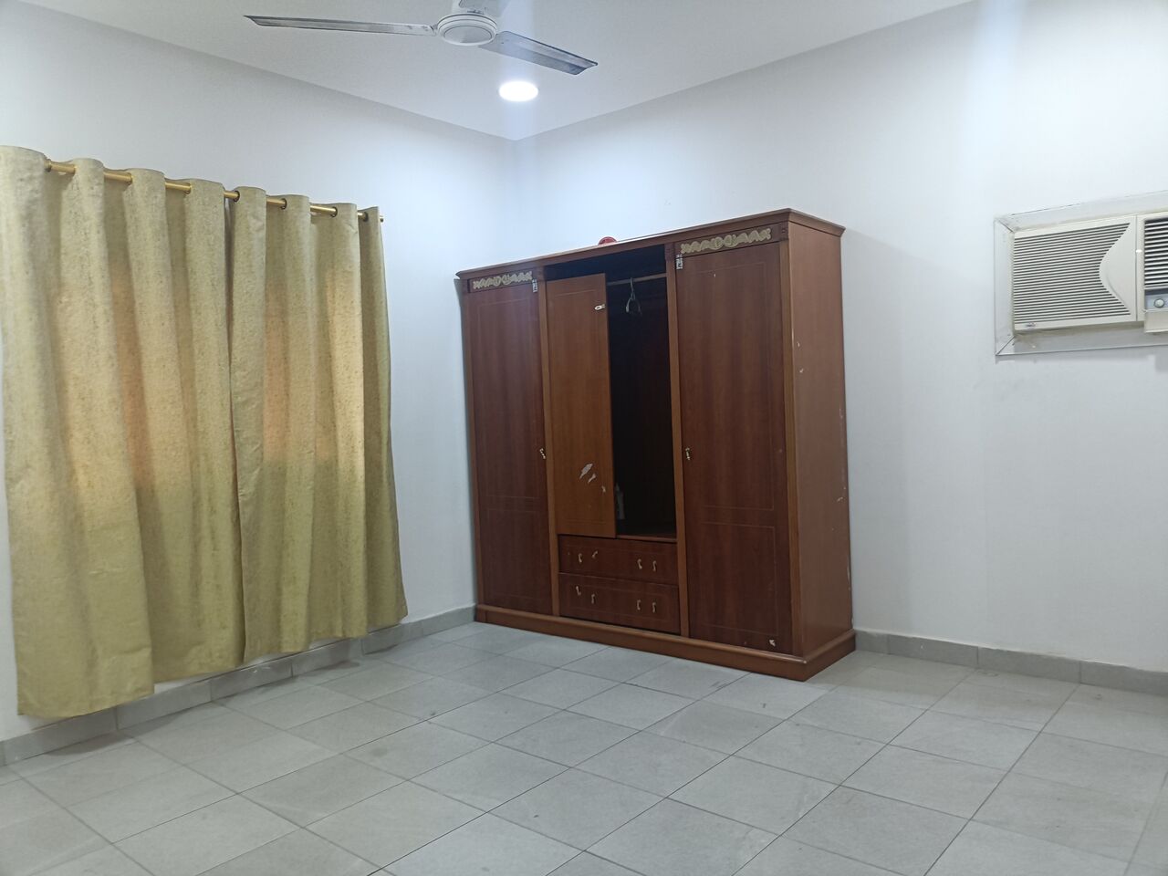 Zinj, Apartments, Flats, Houses & Villas, BHD 200/month,  1 BR,  130 Sq. Meter,  Semi Furnished 1bhk With Ewa