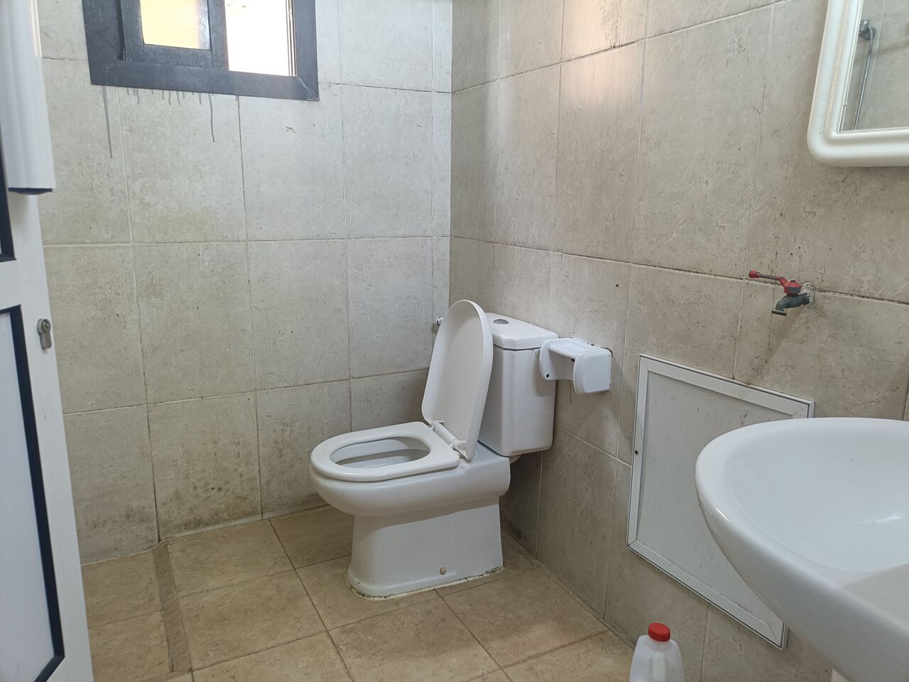 Zinj, Apartments, Flats, Houses & Villas, BHD 200/month,  1 BR,  130 Sq. Meter,  Semi Furnished 1bhk With Ewa