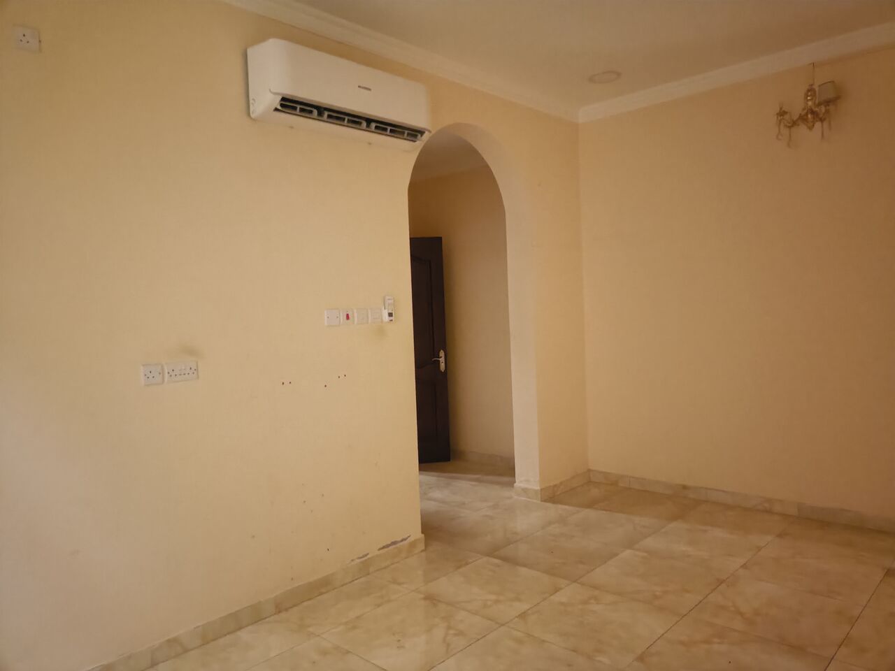 Mahooz, Apartments, Flats, Houses & Villas, BHD 190/month,  2 BR,  130 Sq. Meter,  Semi Furnished 2bhk Without Ewa