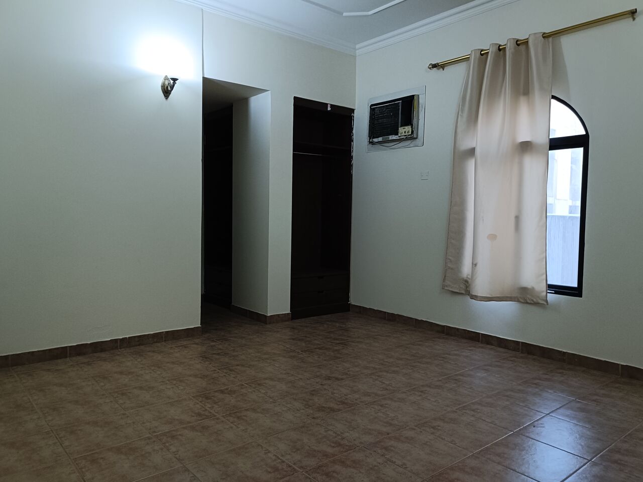 Manama, Apartments, Flats, Houses & Villas, BHD 250/month,  2 BR,  150 Sq. Meter,  Semi Furnished 2bhk With Ewa