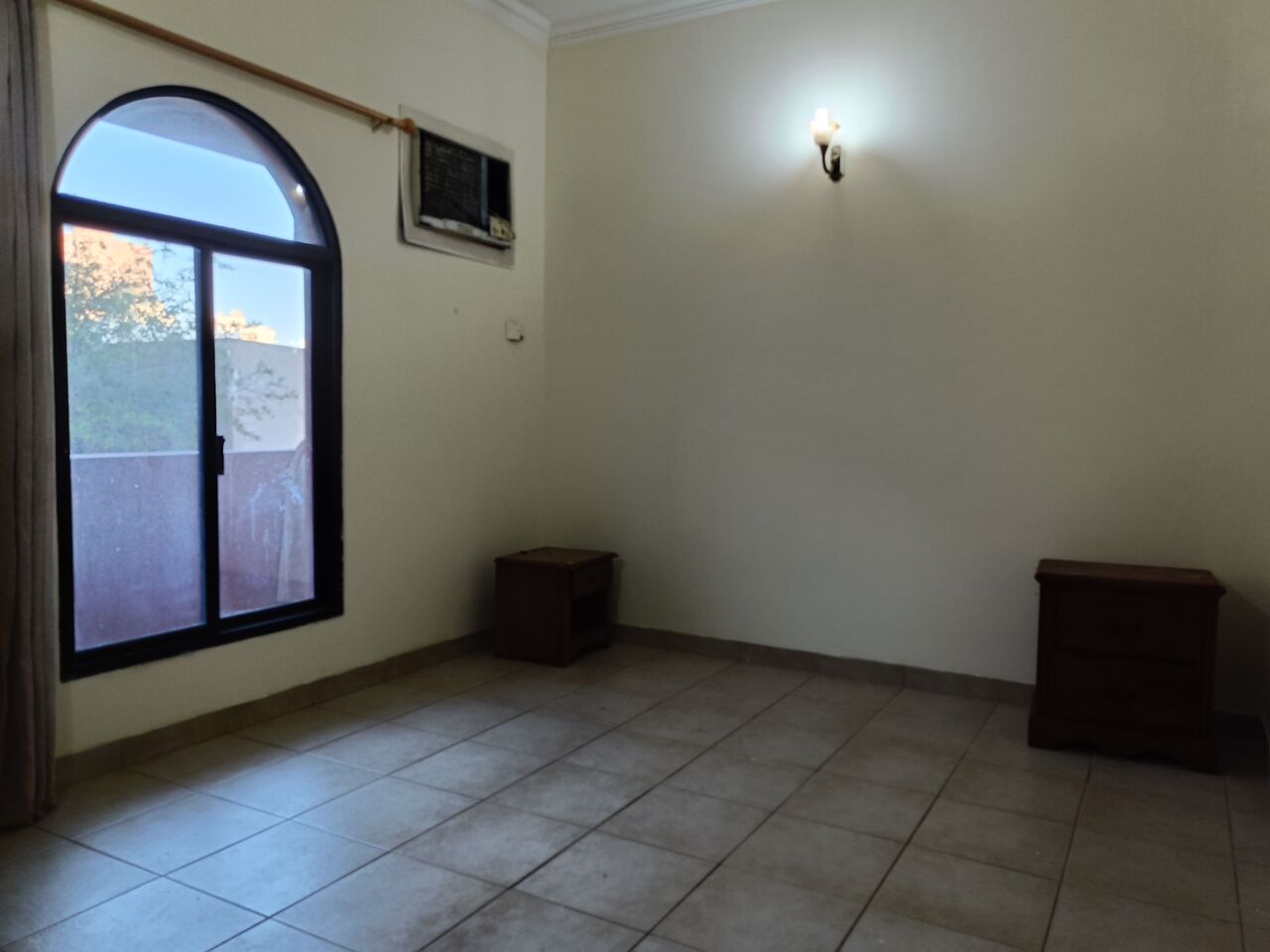 Manama, Apartments, Flats, Houses & Villas, BHD 250/month,  2 BR,  150 Sq. Meter,  Semi Furnished 2bhk With Ewa