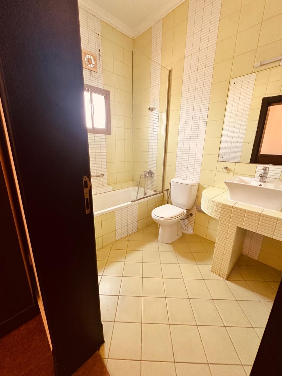 Zinj, Apartments, Flats, Houses & Villas, BHD 260/month,  Furnished,  2 BR,  SPACIOUS FURNISHED TWO BEDROOM FLAT FOR RENT IN ZINJ WITH BIG BALCONY