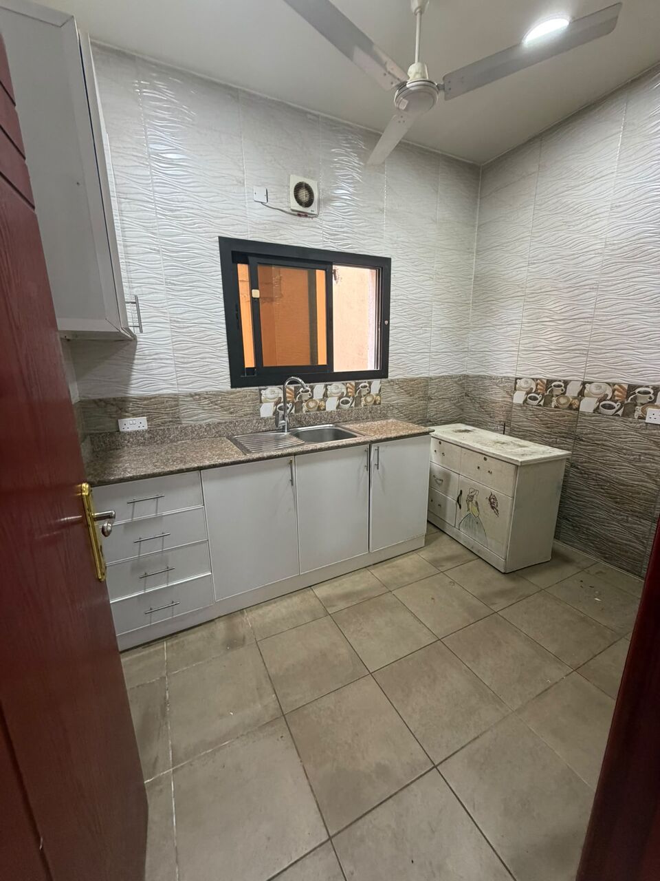 Zinj, Apartments, Flats, Houses & Villas, BHD 200/month,  1 BR,  1 Bedroom Semi Furnished Flat For Rent With Ewa
