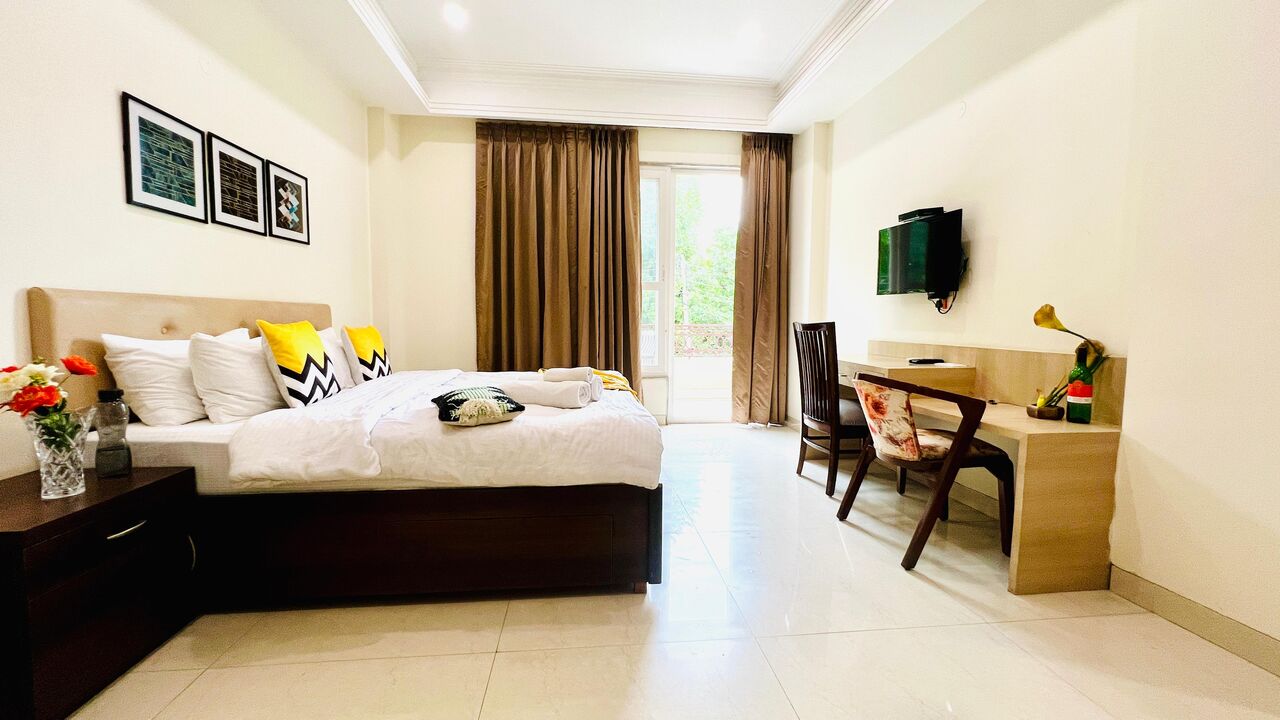Gurgaon, Apartments, Flats, Houses & Villas, INR 3000/day,  Furnished,  Studio,  450 Sq. Feet,  Studio Apartment Golf COurse Road