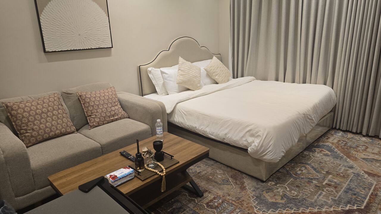 Olaya, Beautician, Therapy And Massage Services