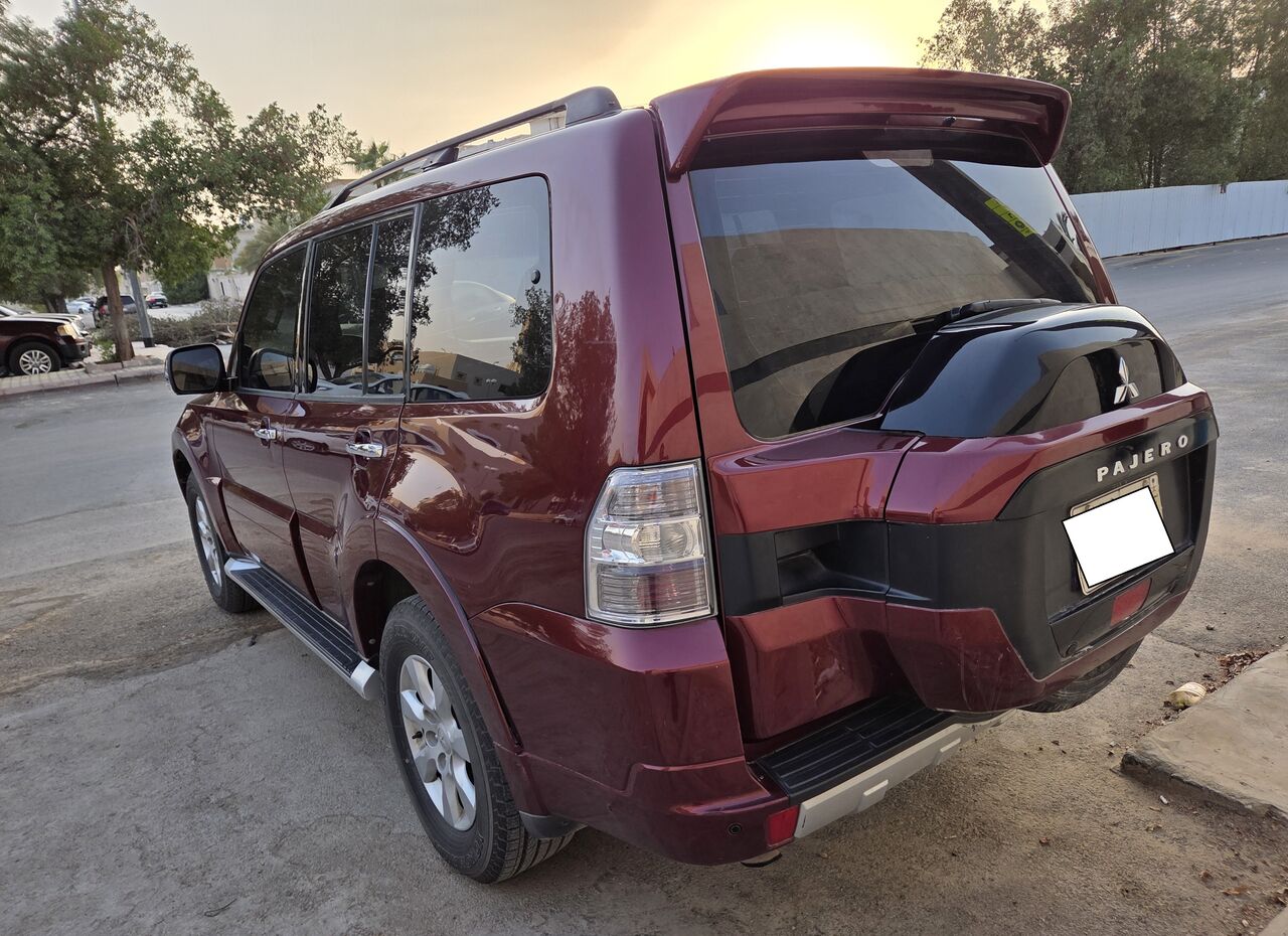 Olaya, Vehicles, Cars & Trucks , SAR 42000,  Mitsubishi Pajero,  2016,  Automatic,  186000 KM,  ,   Model,  ,  186,000 KM,    GLS,  Pajero  GLS 3,500 Cc