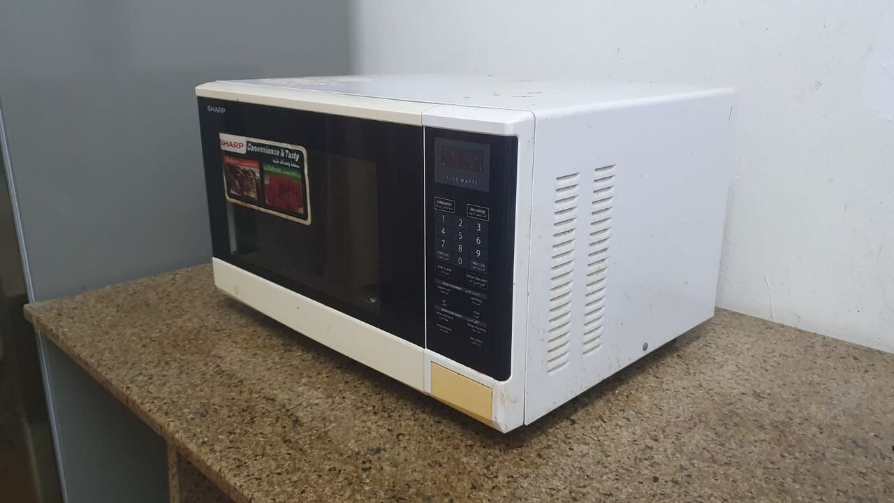 Jeddah, Appliances, SAR 200,  SHARP MICROWAVE OVEN FOR SALE (SR 200) (CONTACT NO# 0502743289)