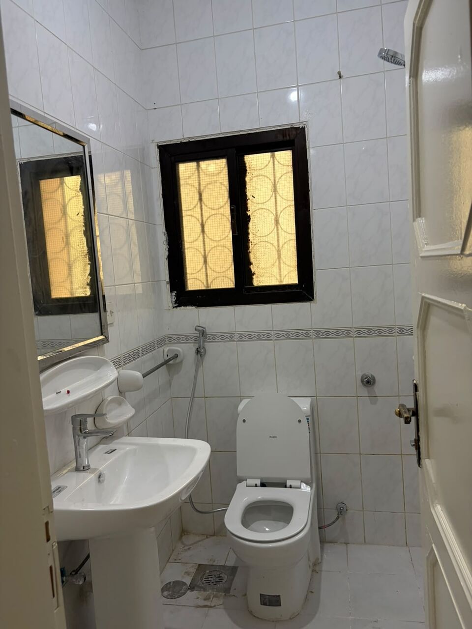Jeddah, Apartments, Flats, Houses & Villas, 4 BR,  Apartment For Rent In Al Faisaliyah, Jeddah &ndash; Prime Location