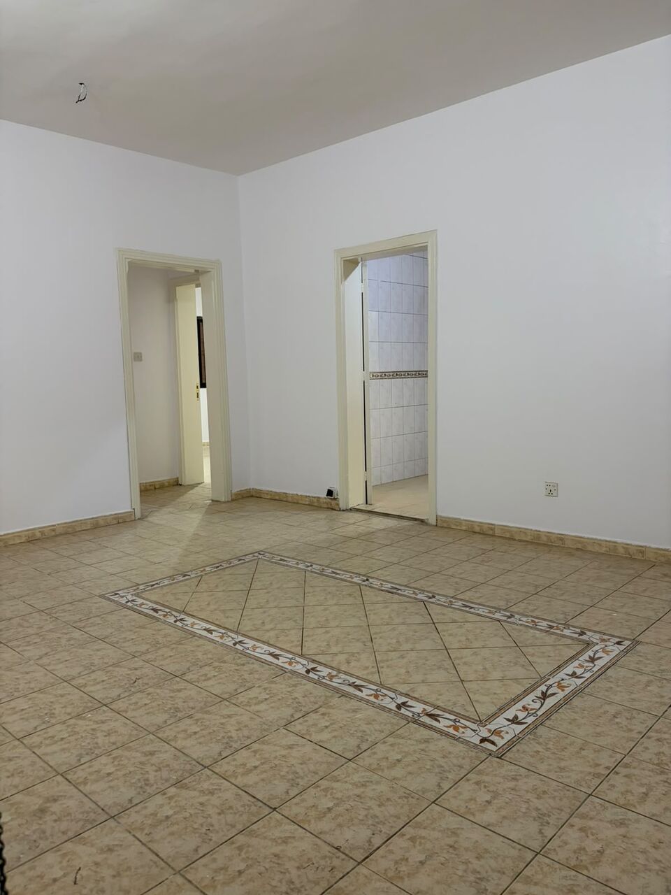 Jeddah, Apartments, Flats, Houses & Villas, 4 BR,  Apartment For Rent In Al Faisaliyah, Jeddah &ndash; Prime Location