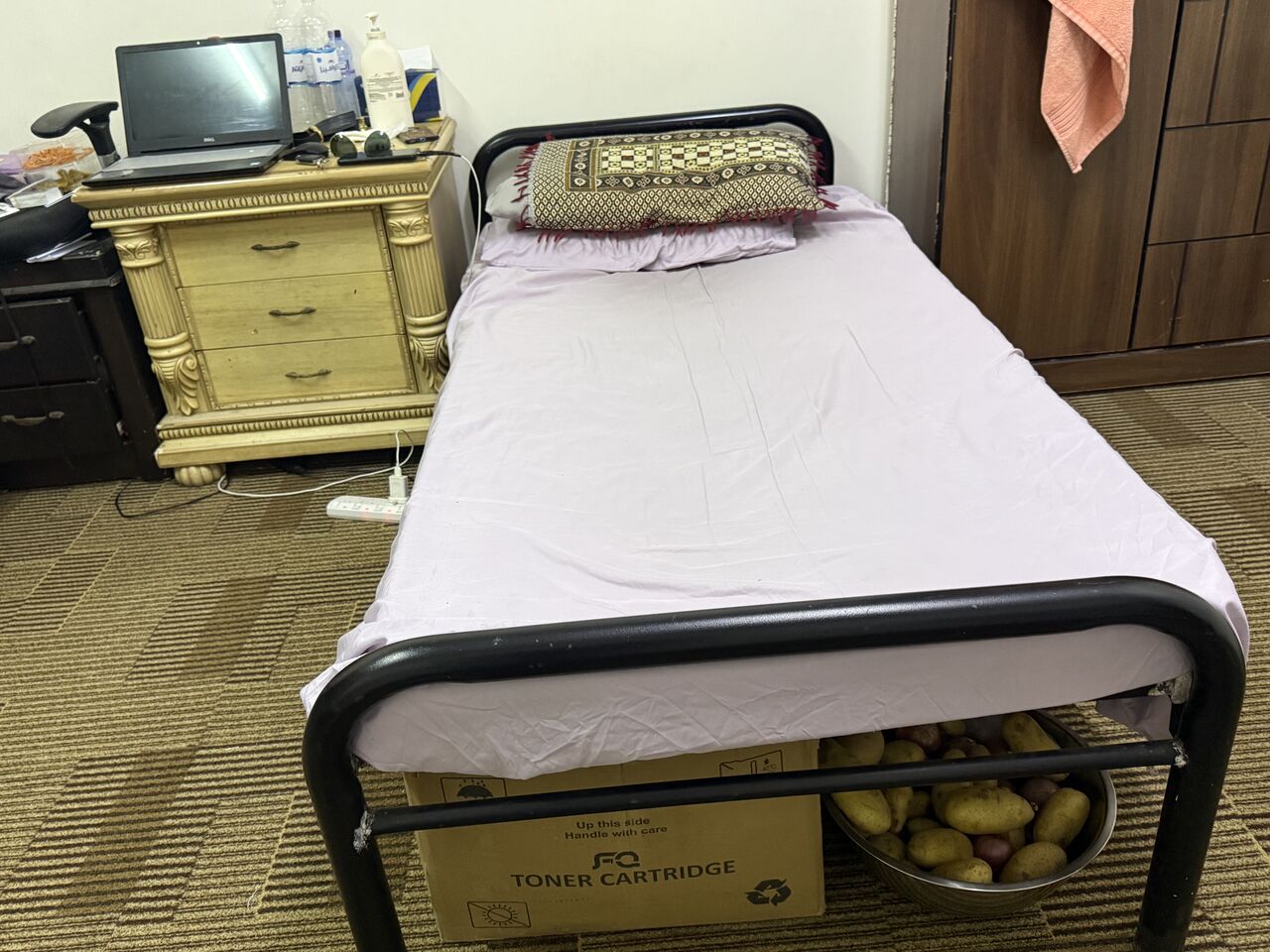 Jubail, Air Conditioners, SAR 1000,  Brand New Condition 2 Ton AC And Single Bed With Mattress And Side Table