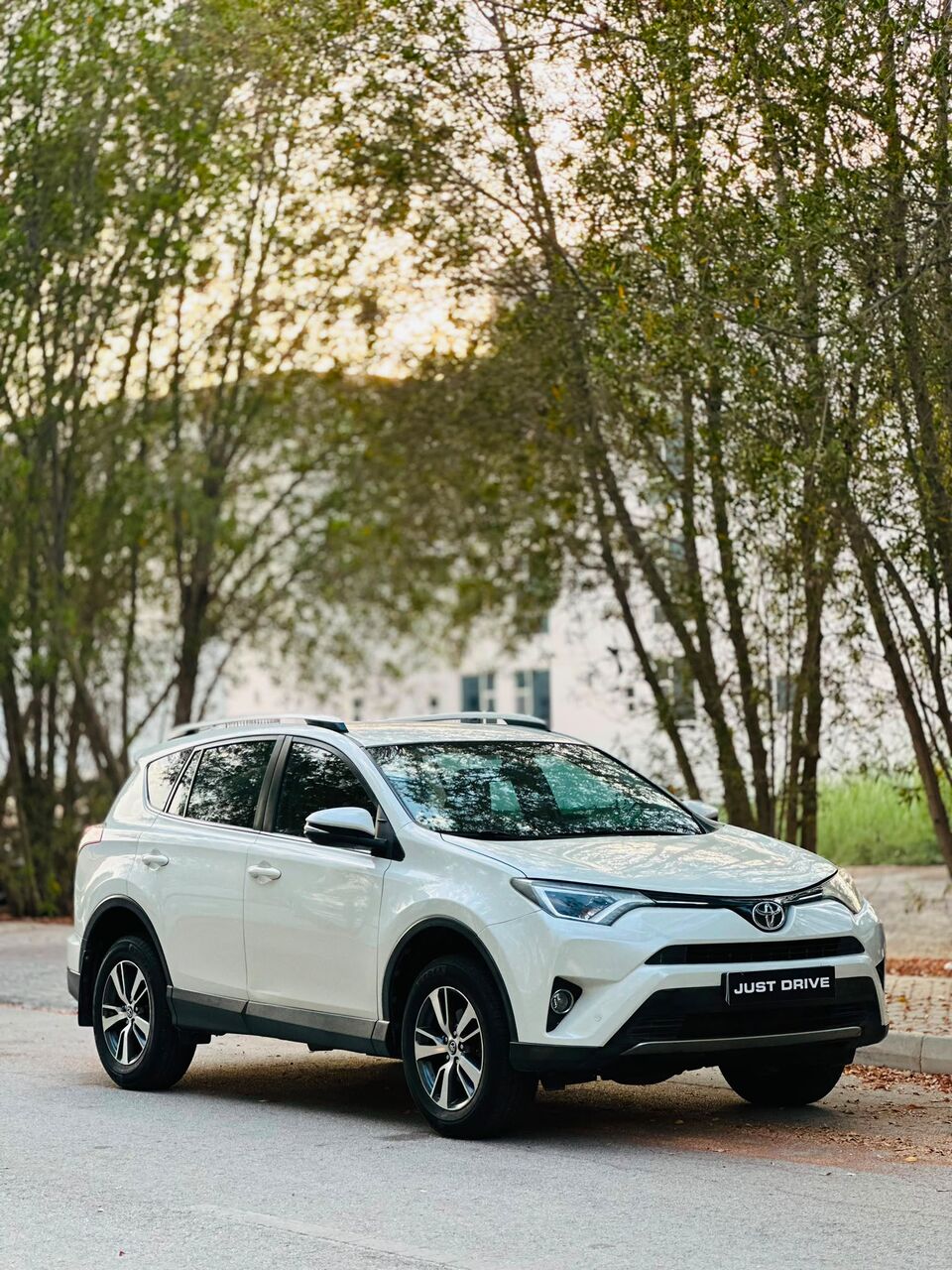 Segaya, Vehicles, Cars & Trucks , BHD 4950,  Toyota RAV4,  2016,  Automatic,  99000 KM,    MODEL WITH 1 YEAR PASSING AND INSURANCE CALL OR WHATSAPP ON 35400768 ,336