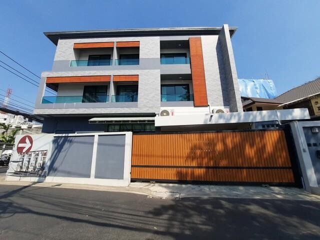 Bangkok, Villas, THB 100000,  70 Sq. Feet,  HR 10295 3-story Building For Rent, Soi 20 June, Suthisan Winitchai Road, Huai Khwang,