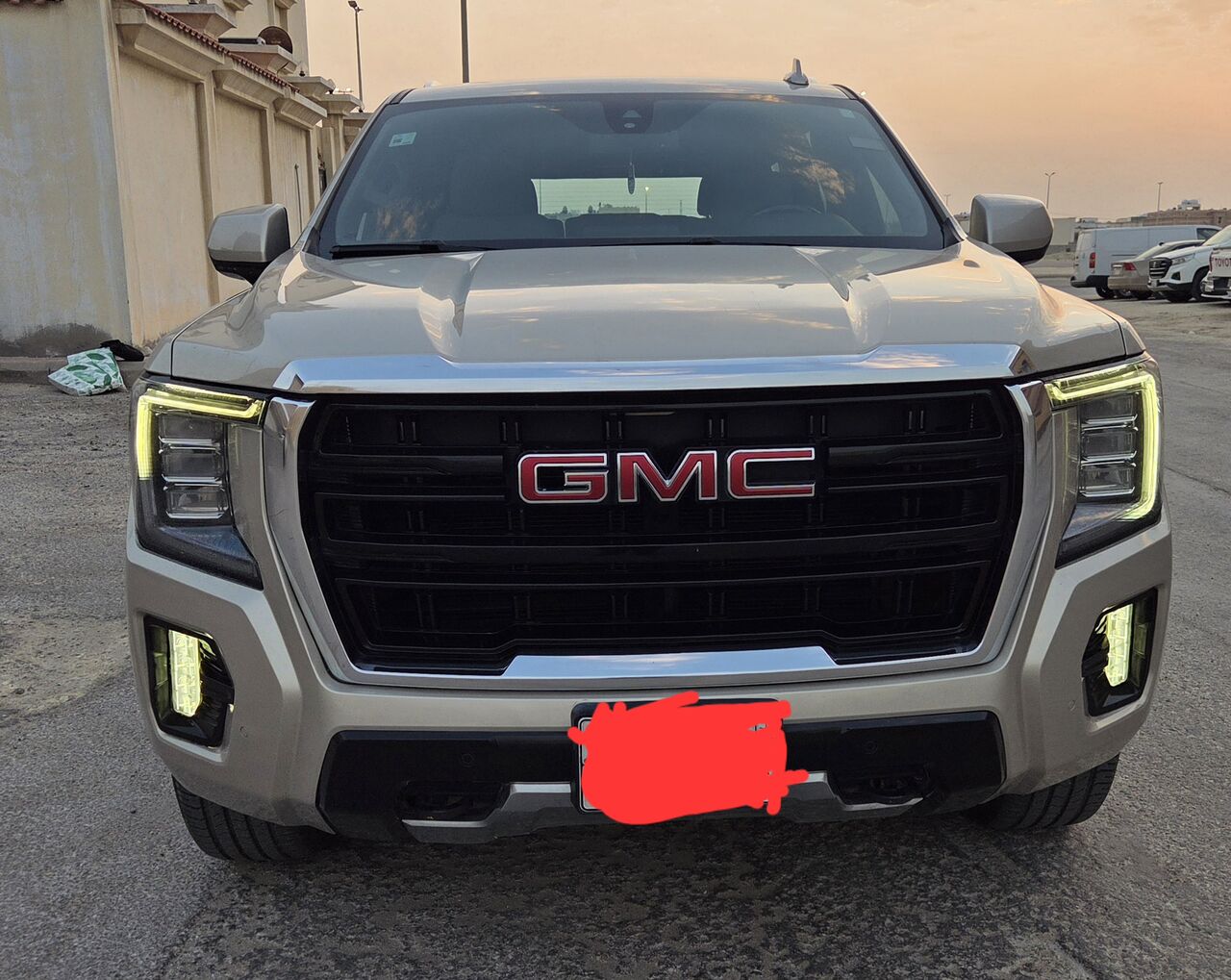 Dammam, Vehicles, Cars & Trucks , SAR 145000,  GMC Yukon SLE 2022 Model Odo 131850km Maintained By Authorized Service Co. In Dammam,  2022,  Automatic,  131850 KM,  GMC Yukon SLE  Model Odo 131850km Maintained By Authorized Service Company
