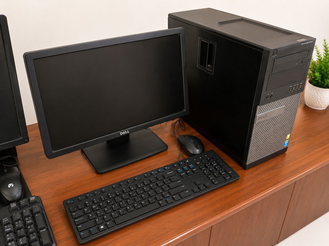 Riffa, Computers, BHD 48,  DELL OptiPlex Tower 8GB RAM 500GB HDD 19&rsquo;Inch Monitor BD 48.00 BD Only