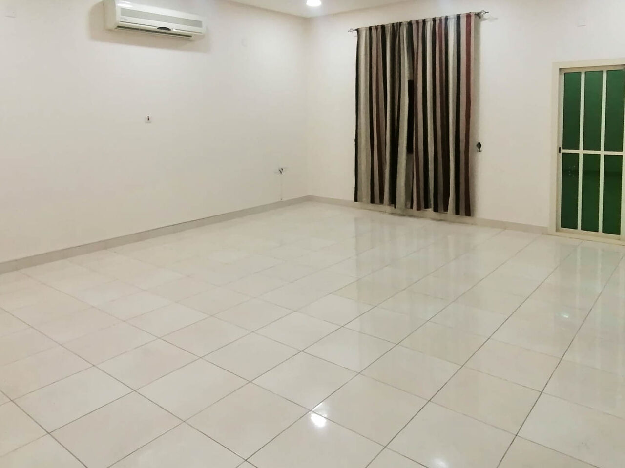 Manama, Apartments, Flats, Houses & Villas, BHD 300/month,  2 BR,  Residential Apartment For Rent In Al-Markh WITH EWA