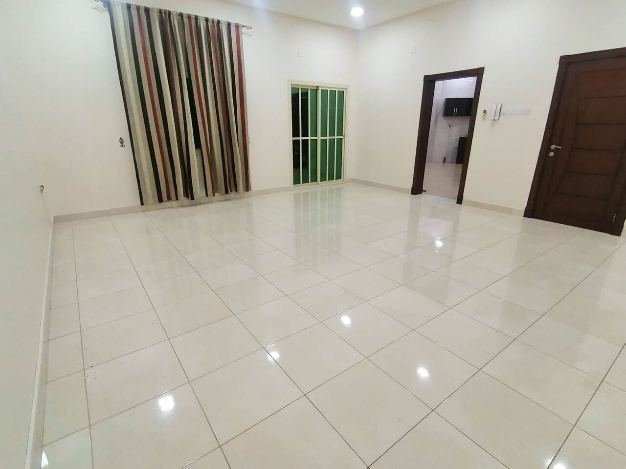 Manama, Apartments, Flats, Houses & Villas, BHD 300/month,  2 BR,  Residential Apartment For Rent In Al-Markh WITH EWA