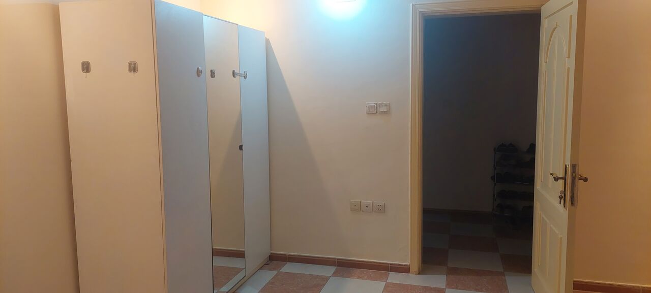 Jeddah, Rooms for Rent, SAR 1000/month,  Furnished,  Room Available For Executive Pakistani/Indian Bachelor Along With Internet & Electricity.