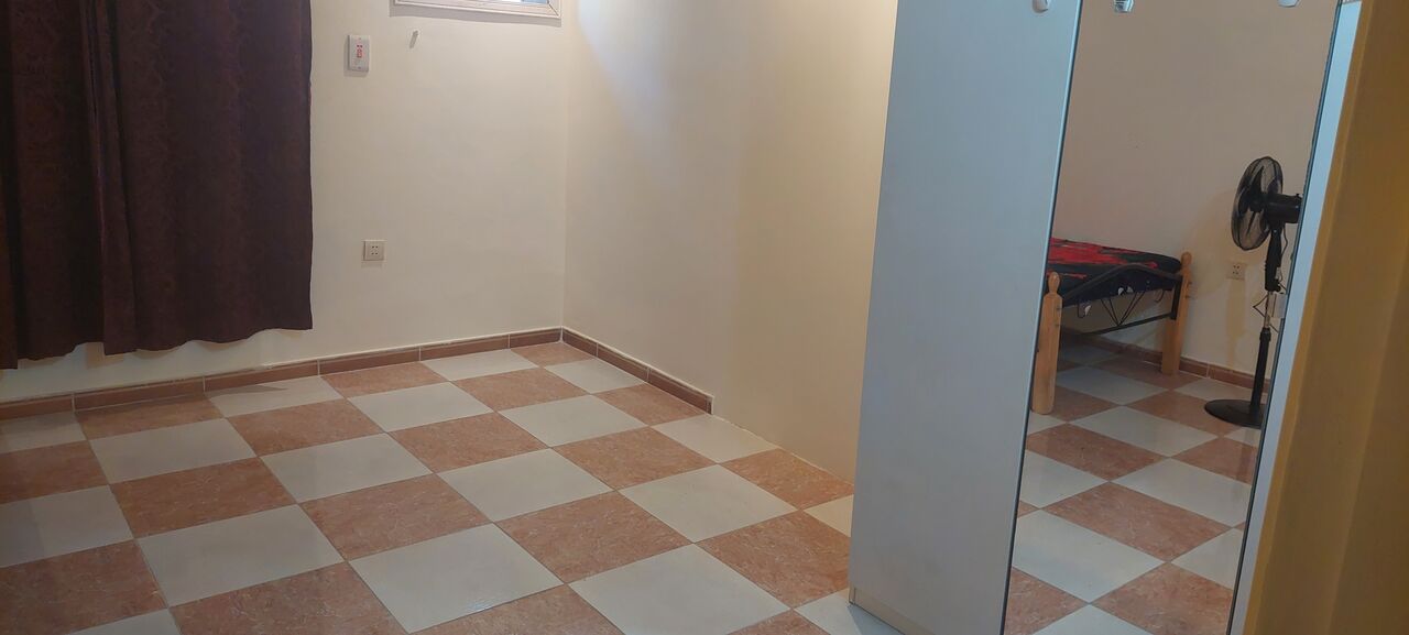 Jeddah, Rooms for Rent, SAR 1000/month,  Furnished,  Room Available For Executive Pakistani/Indian Bachelor Along With Internet & Electricity.