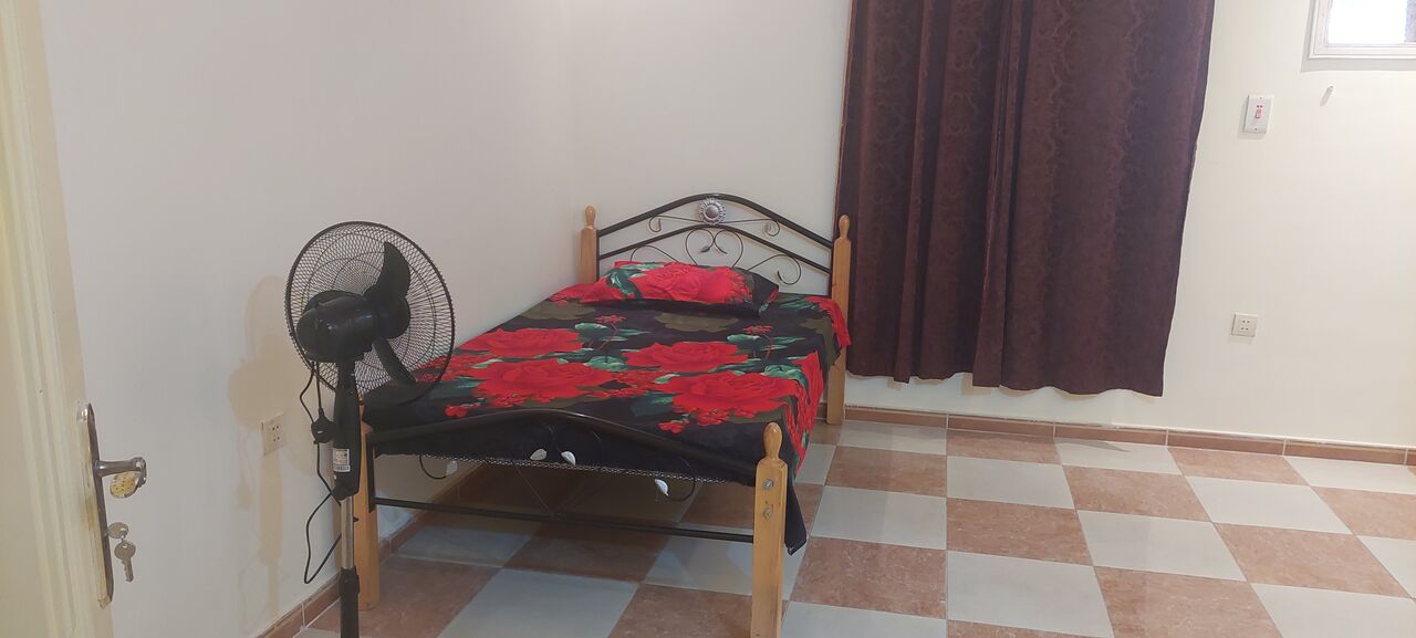 Jeddah, Rooms for Rent, SAR 1000/month,  Furnished,  Room Available For Executive Pakistani/Indian Bachelor Along With Internet & Electricity.
