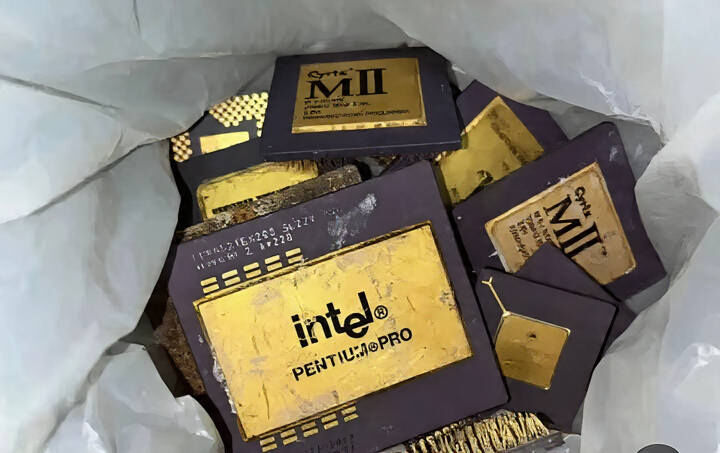 Hong Kong, Materials, CNY 10,  Selling Computer Part (Cpu And Motherboard )