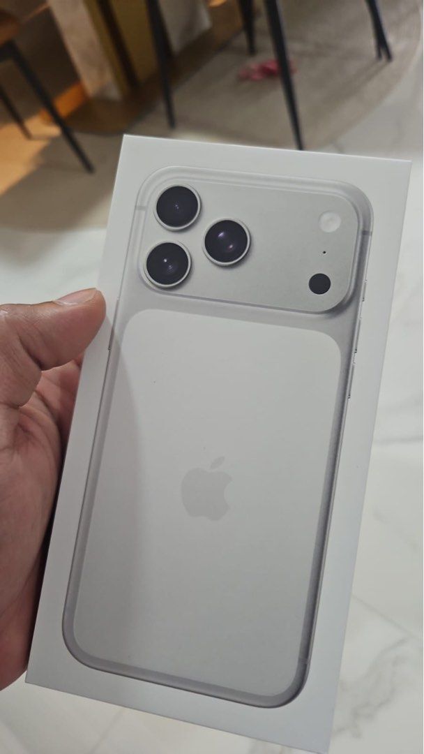 Abu Dhabi, Mobile Phones, AED 1000,  Apple IPhone 17 Pro Max 512GB UNLOCKED